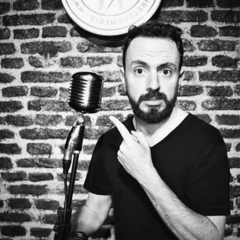 Pablo Molinari en el teatro de Pinamar 2026 presenta Demasiado