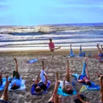 Yoga en la playa de Valeria del Mar