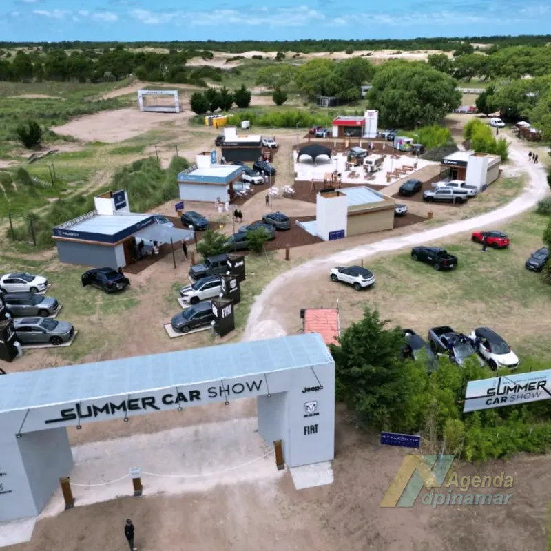 Stands de autos en Pinamar 2026